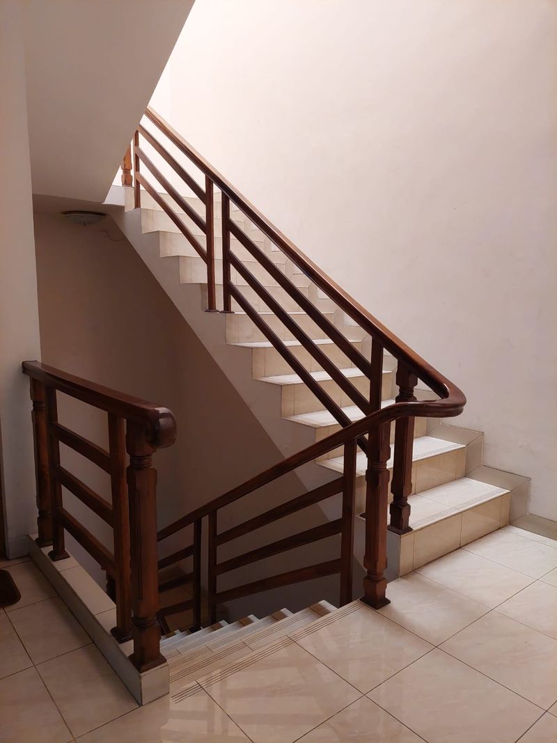 Dijual rumah hook 3 lantai di sunter - 4
