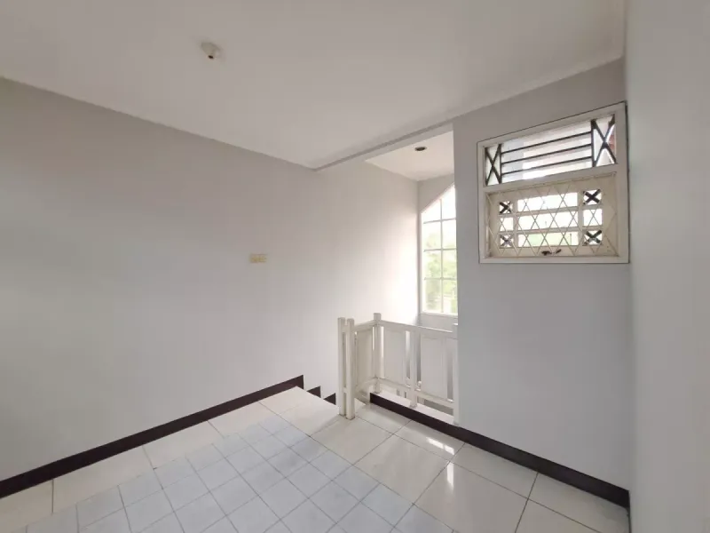 Rumah Mewah Pesanggrahan Jaksel, Siap Huni Bisa KPR - 5