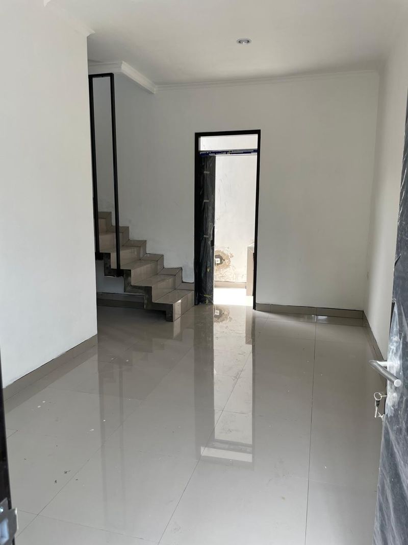 Rumah Siap Huni Dekat Pintu Tol Jatiwarna Pondok Gede Kota Bekasi, Dalam Kompleks Perumahan - 4