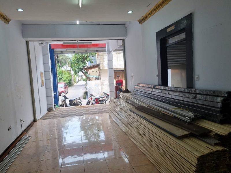 Dijual rumah 2,5 lantai di jelambar, siap huni - 2