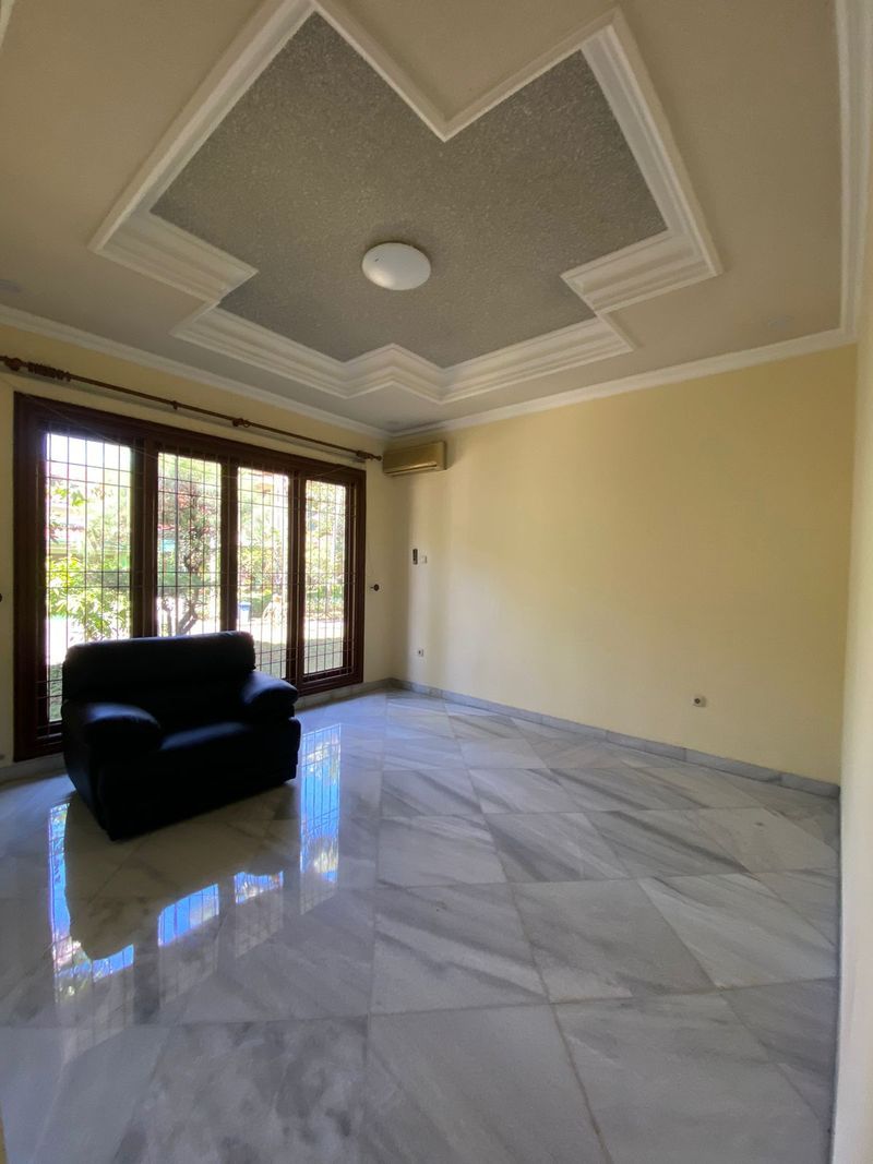 Rumah 2 Lantai Sudah Renovasi Semi Furnished Sertifikat Hak Milik di Jalan Raya Lenteng Agung, Jakarta Selatan - 5