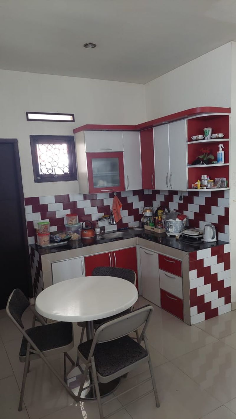  Dijual Rumah Hoek di Depok - 2