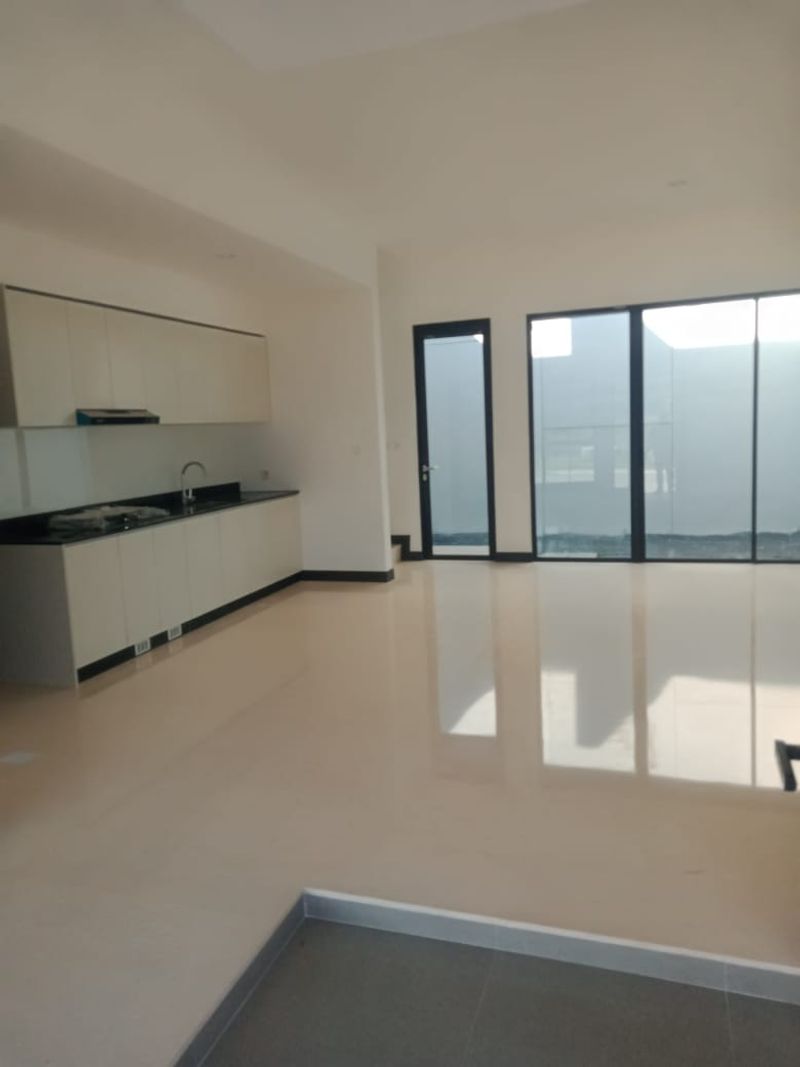 Dijual Rumah Second Brand New di BSD Serpong Tangerang Selatan Lokasi Strategis - 2