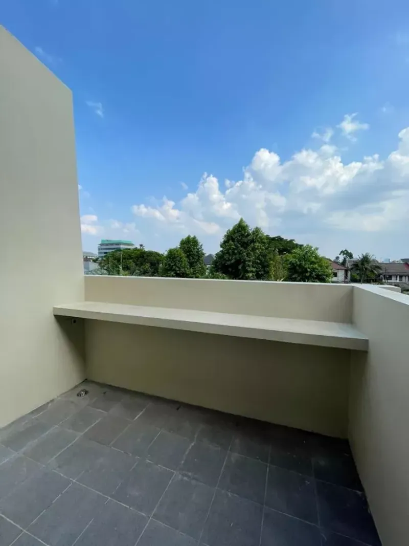 Rumah 3 Lantai Siap Huni Dengan Desain Modern di Kalibata - 5