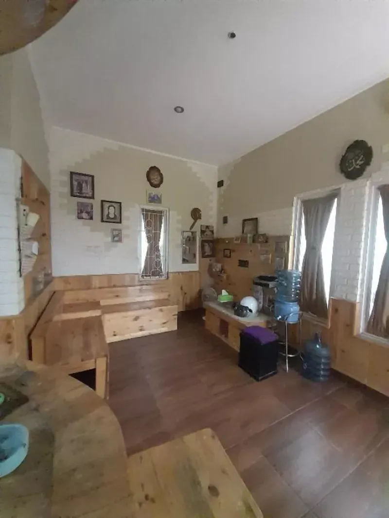 RUMAH DI JUAL DI ULUJAMI JAKARTA SELATAN - 2