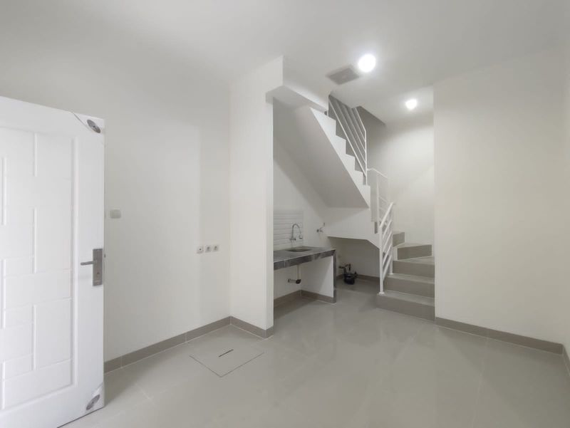 Rumah Dengan Design Minimalis Modern Di Tengah Kota Jakarta  - 4