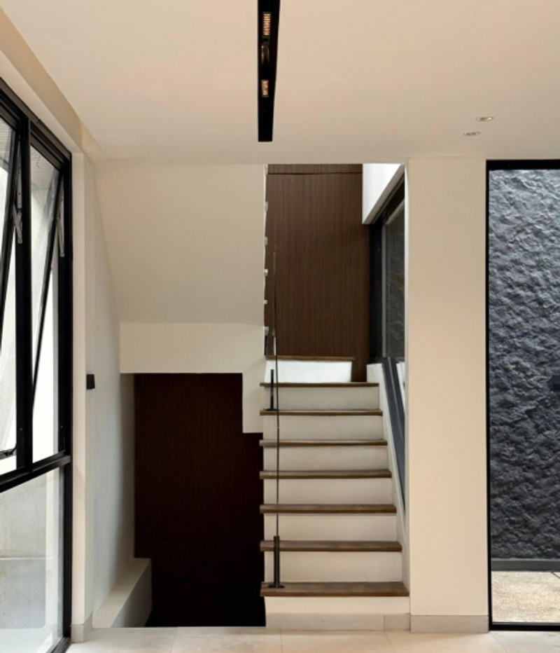 Jual Rumah Hadap Selatan 2 Lantai 4+1 Kamar Tukad Badung Renon Denpasar - 2