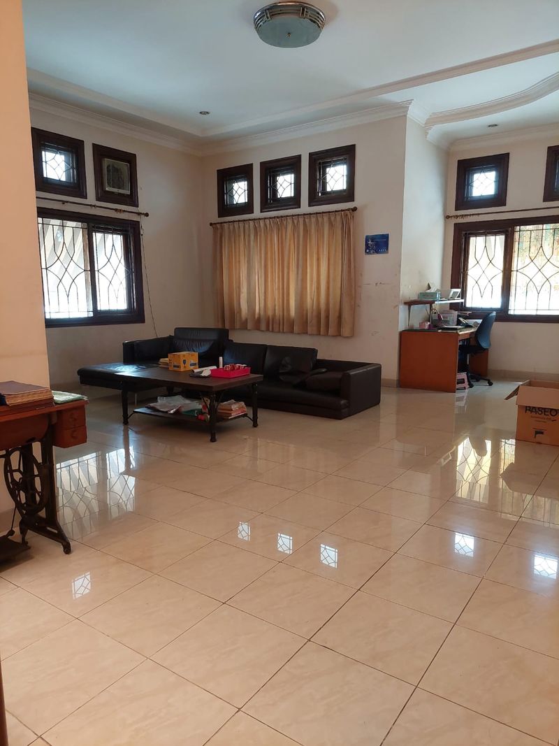 Dijual rumah hook 3 lantai di sunter - 2