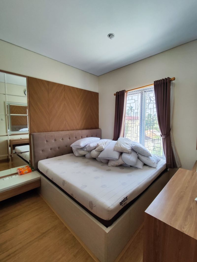Dijual Rumah Cantik FULL FURNISHED Dalam Cluster di Jalan Cipayung Raya Jakarta Timur - 3