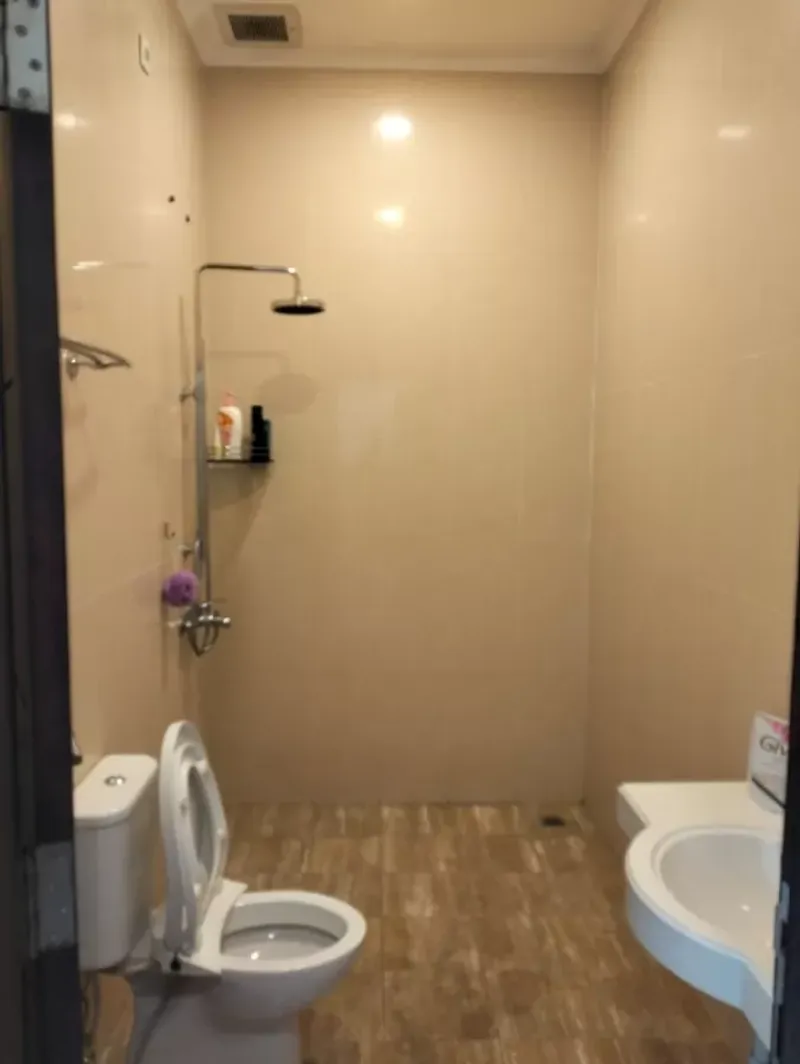 Rumah 3 lantai Kondisi Rapi dan Bagus - 4