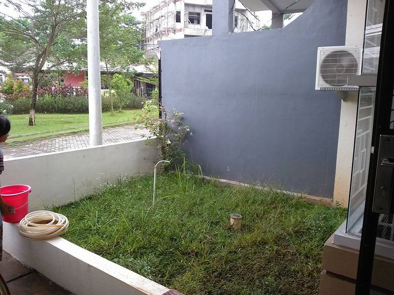Rumah Sejuk,Tenang,Asri dengan pemandangan taman komplek luas penuh pepohonan - 2