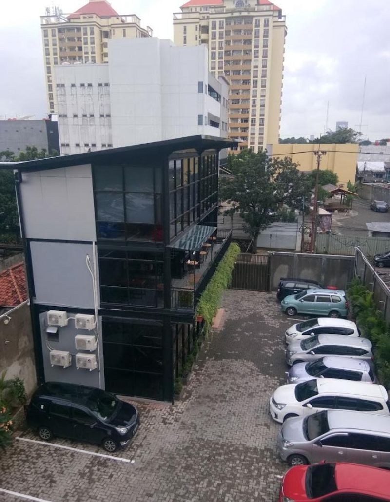 Bangunan Ex Caffe dan Studio Dance Area Pos Pengumben Jakarta Barat - 4