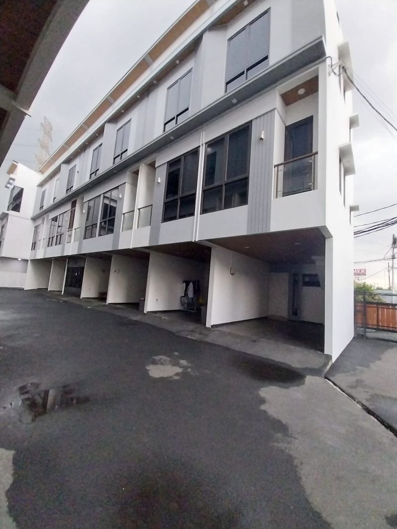 Rumah Dijual di Setia Budi, Kota Jakarta Selatan — 2 KT, 1 KM