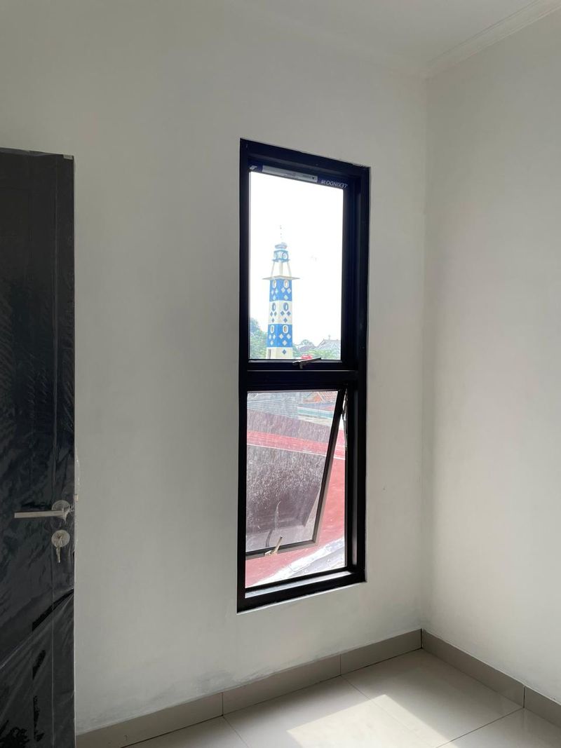 Rumah Siap Huni Dekat Pintu Tol Jatiwarna Pondok Gede Kota Bekasi, Dalam Kompleks Perumahan - 5