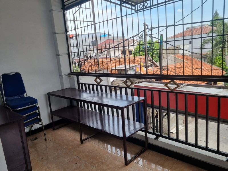 Dijual rumah 2,5 lantai di jelambar, siap huni - 4