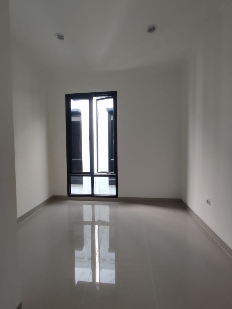 Rumah Dengan Design Minimalis Modern Di Tengah Kota Jakarta  - 3