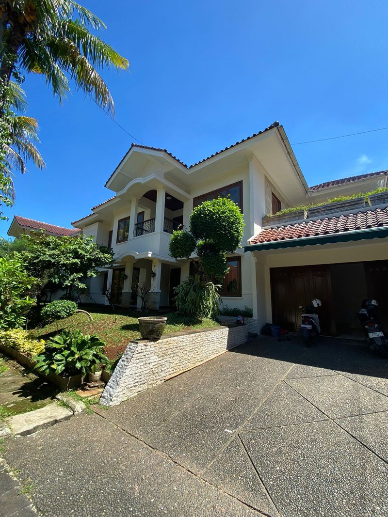 Rumah 2 Lantai Sudah Renovasi Semi Furnished Sertifikat Hak Milik di Jalan Raya Lenteng Agung, Jakarta Selatan - 2