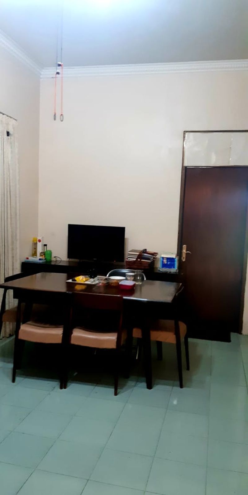 RUMAH TINGGAL ASRI, BERSIH, TERAWAT & NYAMAN dengan harga 982jt yang terdiri dari 2 kamar tidur dan 2 kamar mandi dengan luas tanah 150m2 dan luas bangunan 130m2 sertifikasi rumah adalah Sertifikat Hak Milik. - 5