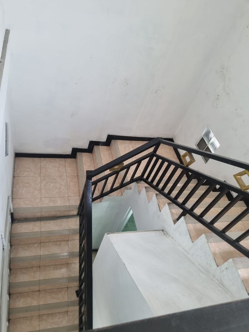 Dijual rumah 2,5 lantai di jelambar, siap huni - 5