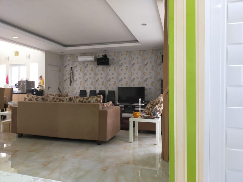 Dijual rumah 2 lantai, layak huni Bintaro - 4