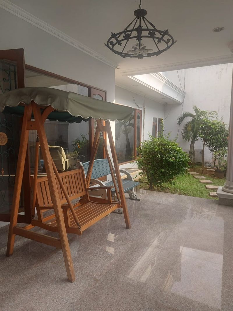 Rumah  Siap Huni di Taman  Lebak Bulus - 4