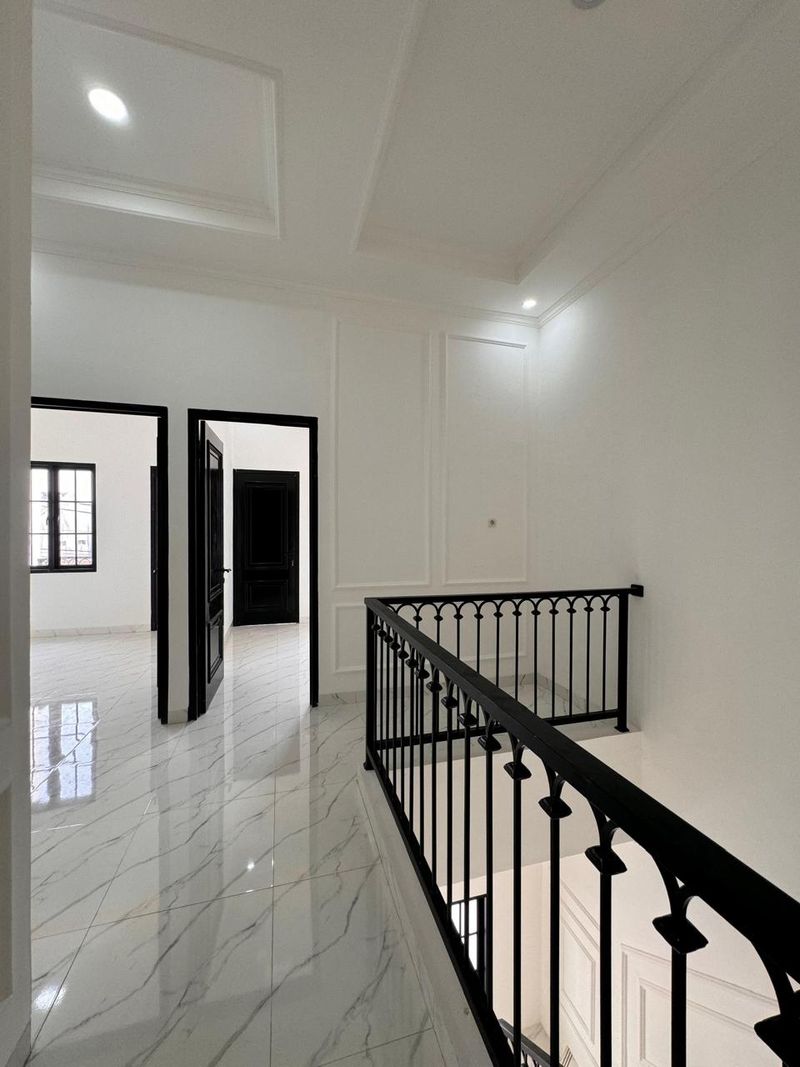 Dijual Rumah 2Lt siap huni strategis  - 2