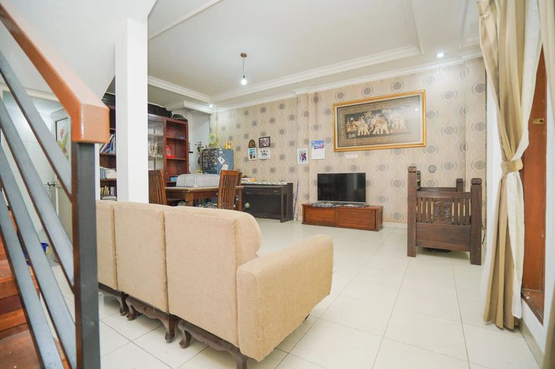 Dijual Rumah 2Lt strategis di Cinere  - 3