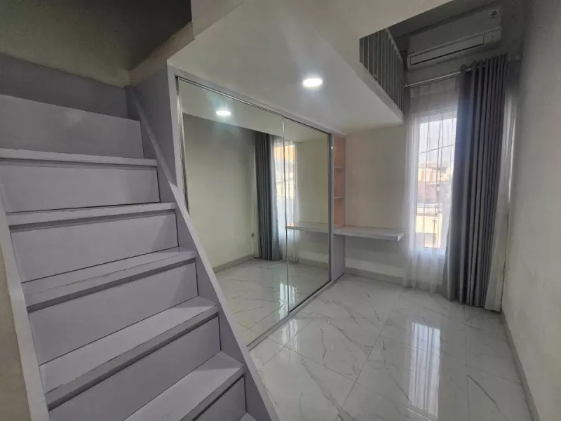 Jual Cepat Rumah 3 Lantai 3BR Siap Huni Dekat Gatsu & Kuningan Jaksel - 4