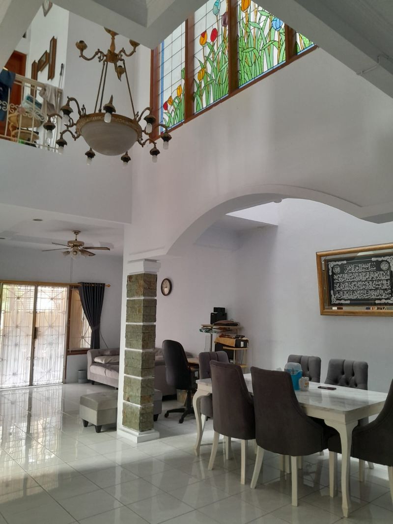 Rumah Elegan 2 Lantai Model Klasik Mediterania - 5