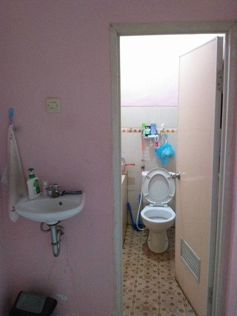 Rumah Sejuk,Tenang,Asri dengan pemandangan taman komplek luas penuh pepohonan - 5