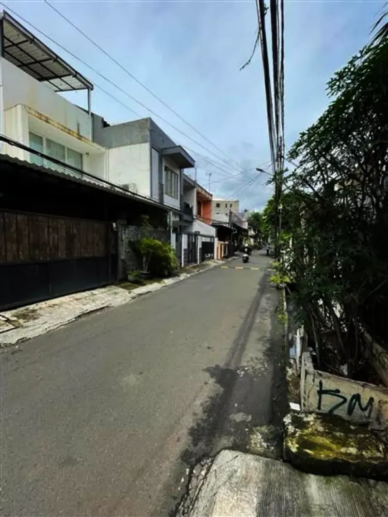 Rumah di Menteng Atas, Jakarta Selatan - 2