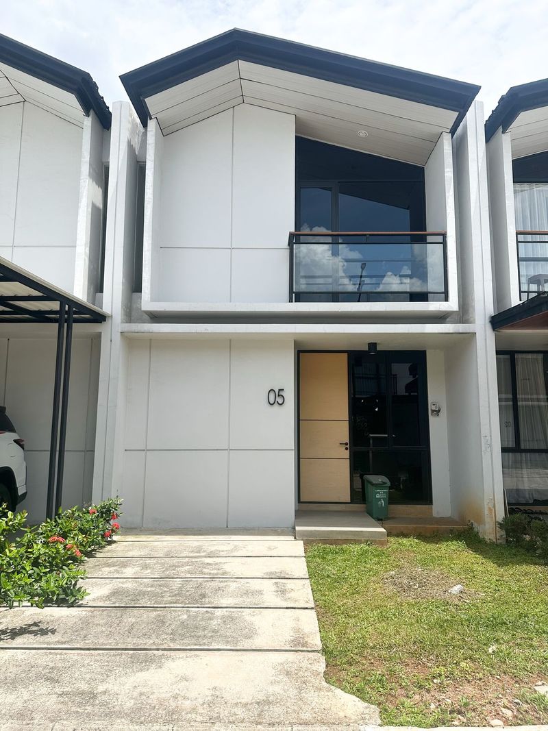 Disewakan Rumah Semi Furnished Cendana Icon Estate Panunggangan Barat Lokasi Strategis - 5