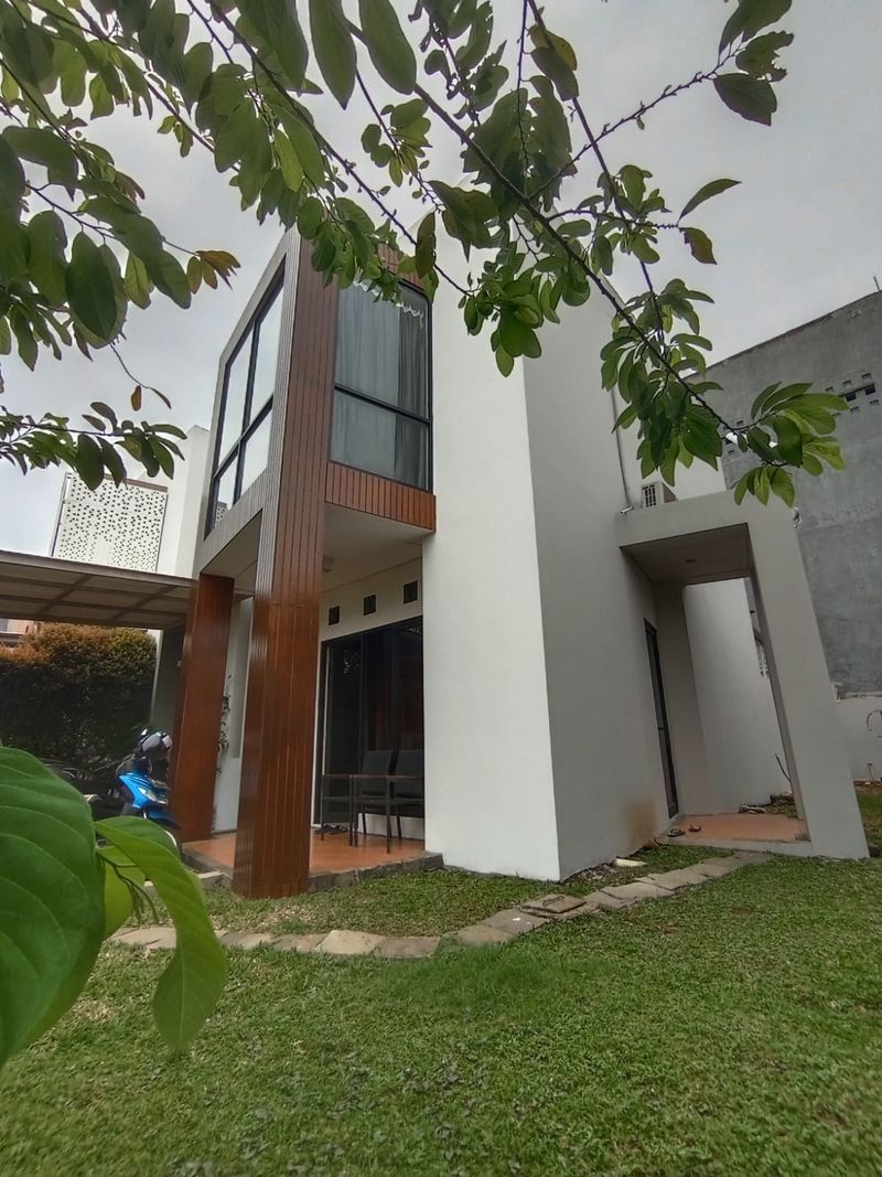 Rumah Asri dan Modern di Grand Cibubur - 2