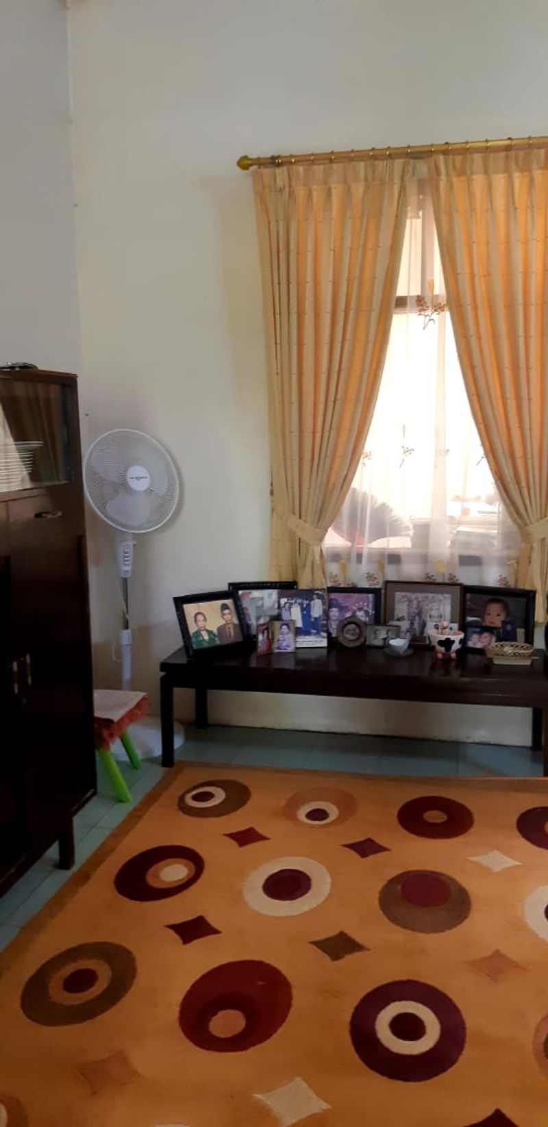 RUMAH TINGGAL ASRI, BERSIH, TERAWAT & NYAMAN dengan harga 982jt yang terdiri dari 2 kamar tidur dan 2 kamar mandi dengan luas tanah 150m2 dan luas bangunan 130m2 sertifikasi rumah adalah Sertifikat Hak Milik. - 4