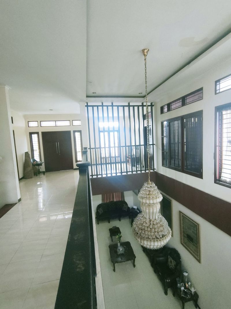 Di Jual rumah mewah harga bersahabat di Bekasi Barat - 2