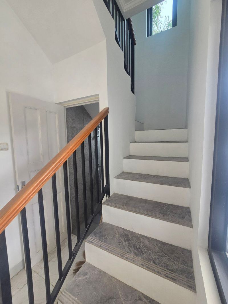 Rumah Mewah Pondok Bambu Duren Sawit Jakarta Timur Dekat Stasiun Klender - 4