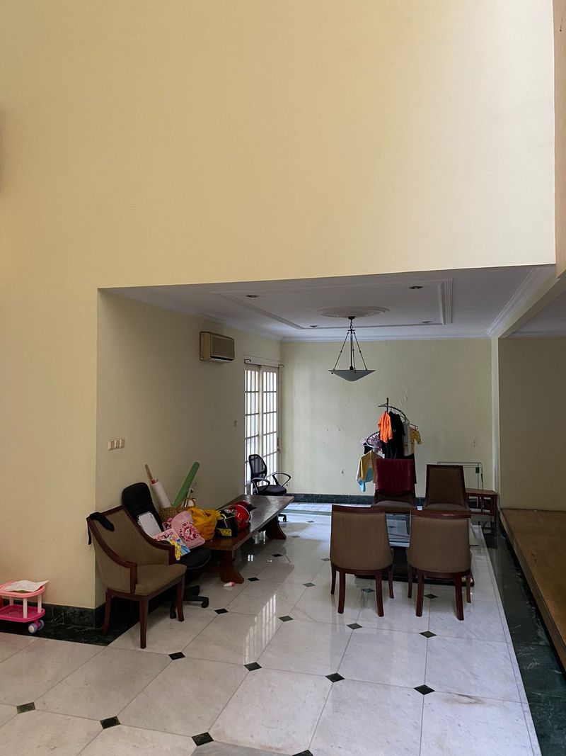 Rumah Dijual di Kebayoran Baru, Kota Jakarta Selatan — 5 KT, 3 KM