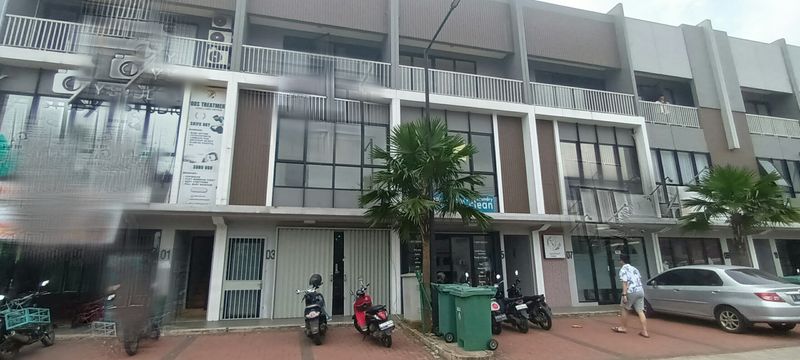 Disewakan Ruko Tiga Lantai Cendana Hive Parc Lippo Village Barar - 3