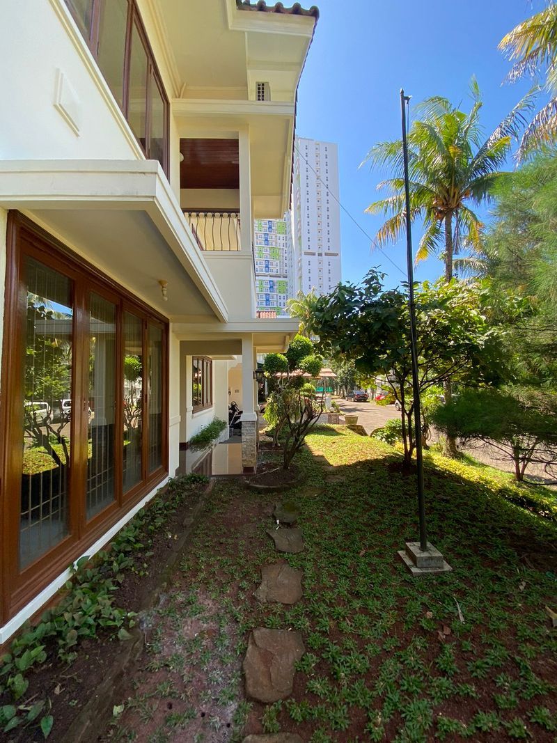 Rumah 2 Lantai Sudah Renovasi Semi Furnished Sertifikat Hak Milik di Jalan Raya Lenteng Agung, Jakarta Selatan - 4