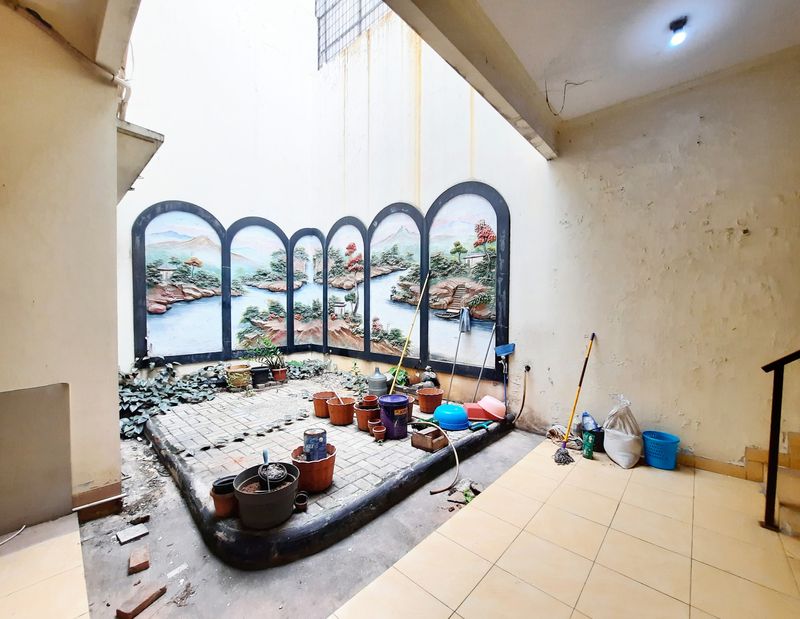 Dijual Rumah Luas 200m2, 2 lantai, di pusat kota, Cideng, strategis, akses mudah - 4