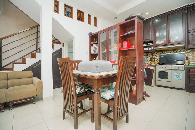 Dijual Rumah 2Lt strategis di Cinere  - 2