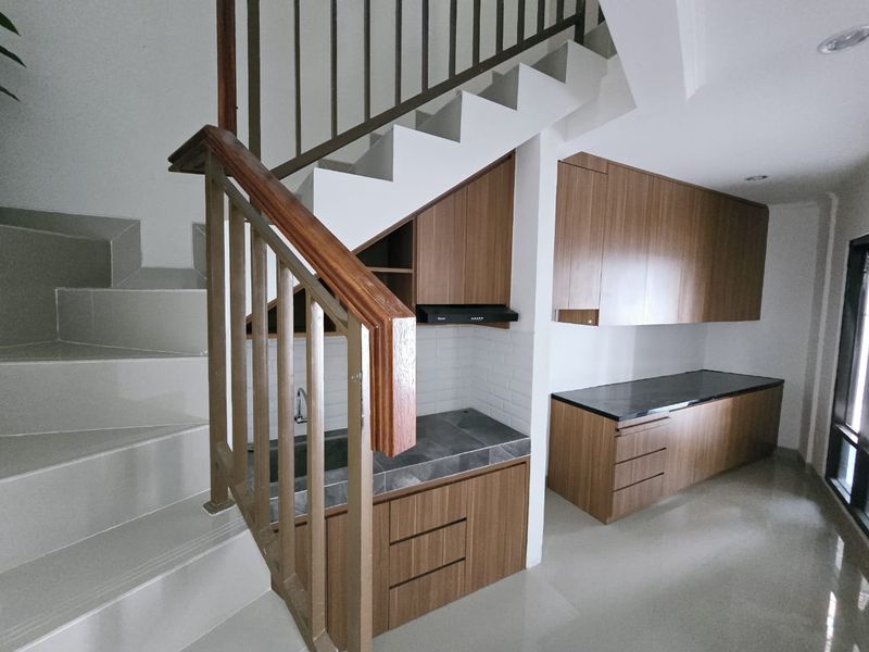 Di Jual Rumah Siap huni 4 kamar dekat mall Green Pramuka  - 2