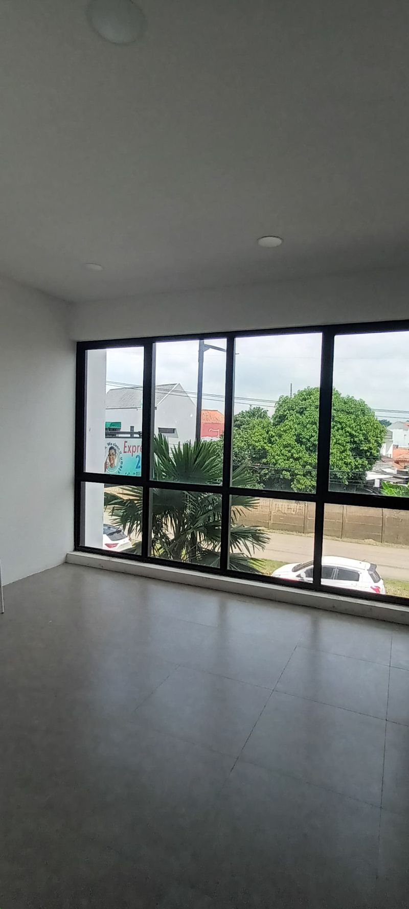 Disewakan Ruko Tiga Lantai Cendana Hive Parc Lippo Village Barar - 2