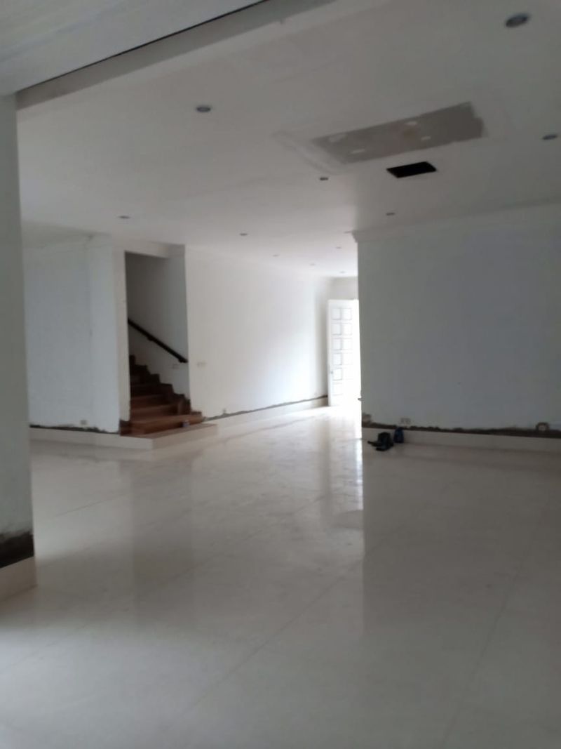 Rumah Disewa di Kebayoran Baru, Kota Jakarta Selatan — 3 KT, 2 KM