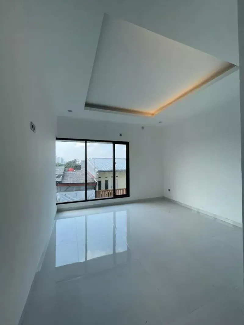 Rumah 3 Lantai Siap Huni Dengan Desain Modern di Kalibata - 3