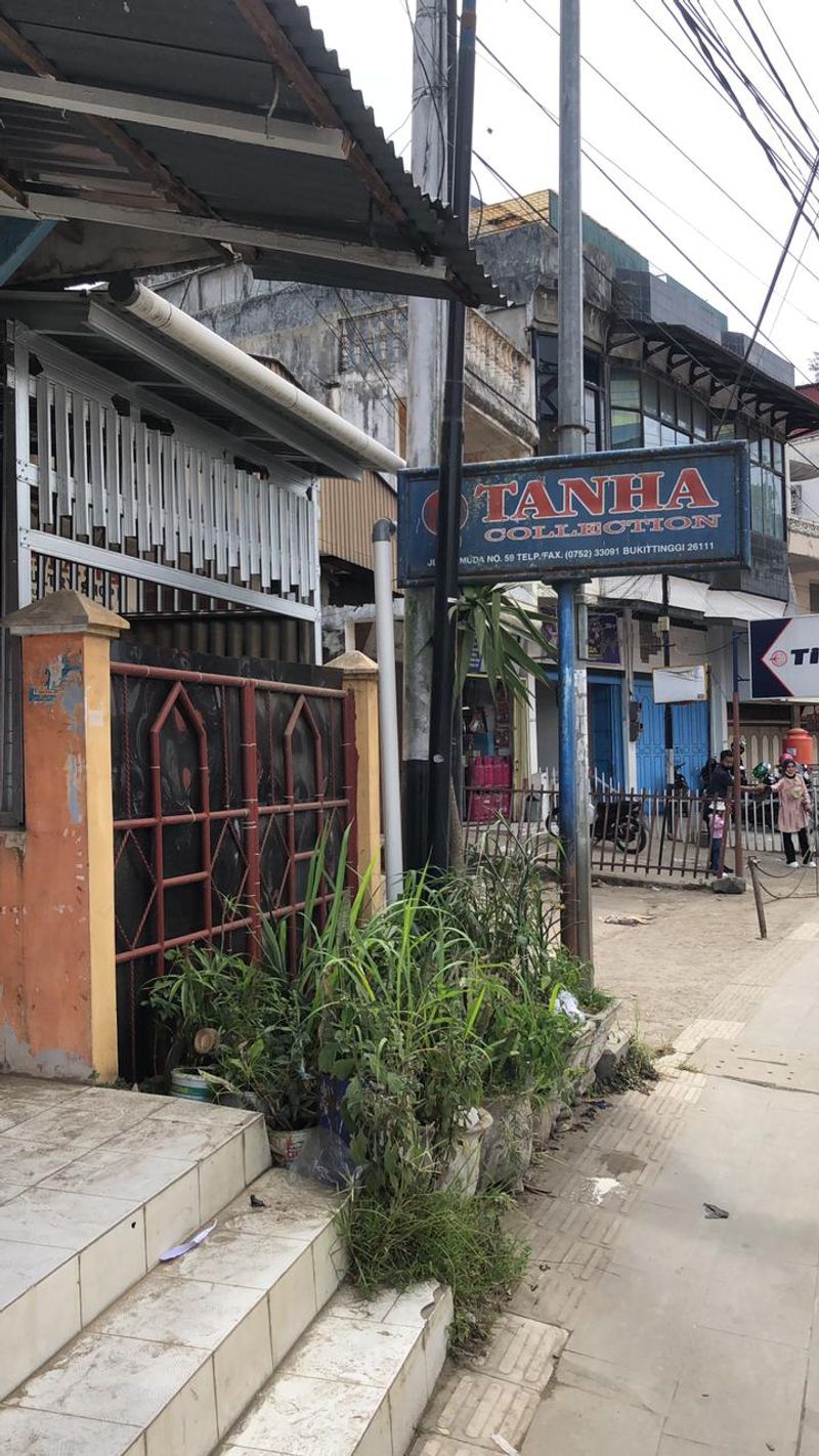 Disewakan Ruko Tiga Setengah Lantai di Bukittinggi - 4