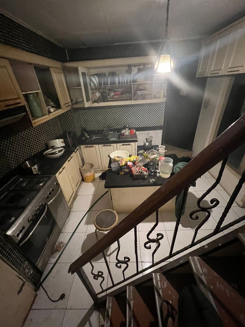 Dijual Rumah Tua di Area Senen - 3