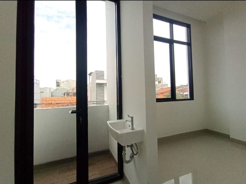 Dijual Rumah Siap Huni Semi Ruko bisa KPR di Kemayoran, Jakarta Pusat - 5