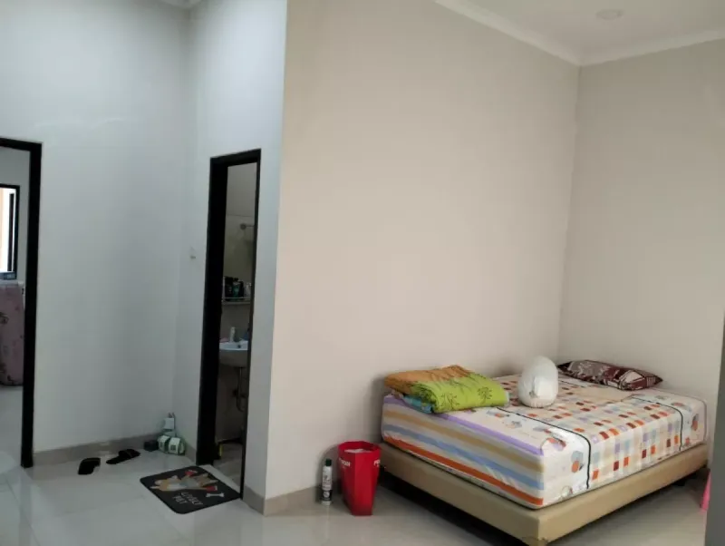 Rumah 3 lantai Kondisi Rapi dan Bagus - 2