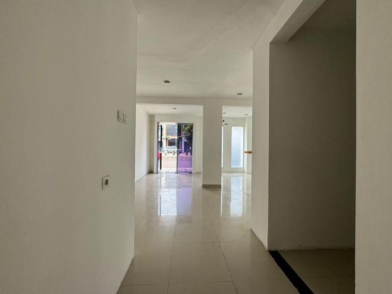 Disewakan gedung baru Bintaro, DKI - 3